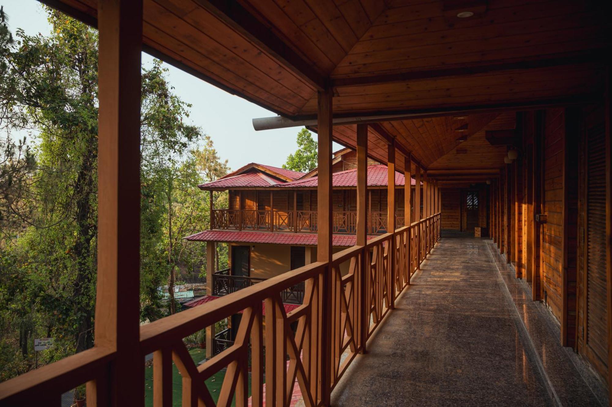 לנסדאון Aavaas Hill Resort מראה חיצוני תמונה