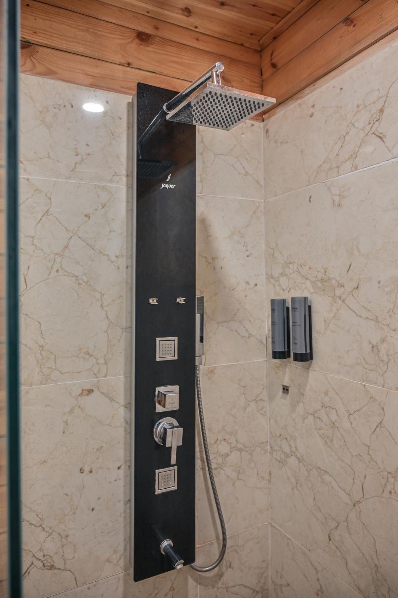 לנסדאון Aavaas Hill Resort מראה חיצוני תמונה